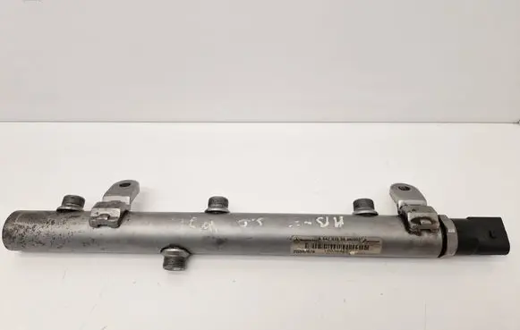 Mercedes-Benz E W211 Fuel main line pipe A6420700695 10038412 200568