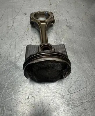 Toyota Auris 150 Piston with connecting rod 130137081