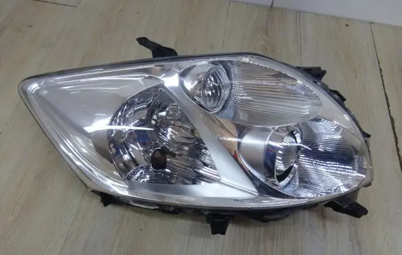 Toyota Auris 150 Headlight/headlamp 8111002470