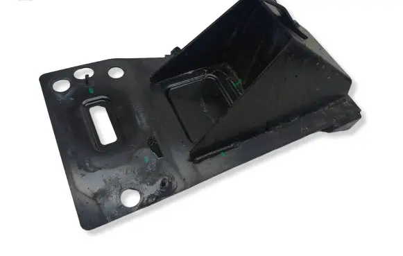 Alfa Romeo Giulia Front bumper mounting bracket 