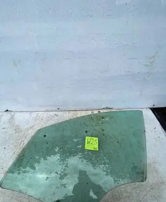 Peugeot 407 Front door window glass four-door 43R000262 DOT18AS2M504