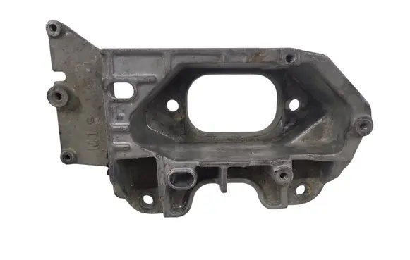 Nissan Juke I F15 Engine mounting bracket