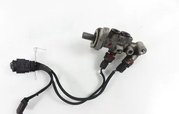 Volkswagen Golf IV Master brake cylinder ATE23
