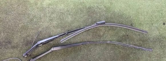 Tesla Model Y Front wiper blade arm 162823000A 162822800A