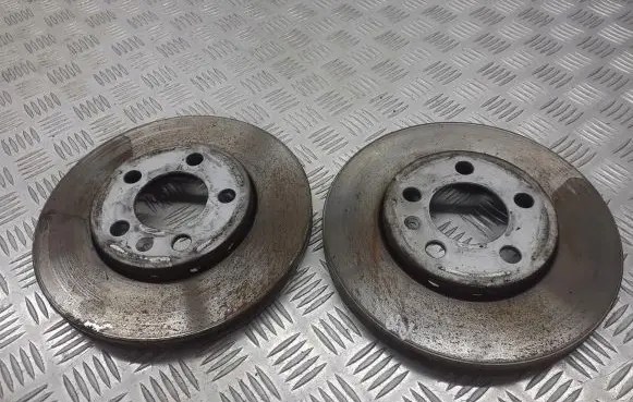 Volkswagen Polo IV 9N3 Front brake disc