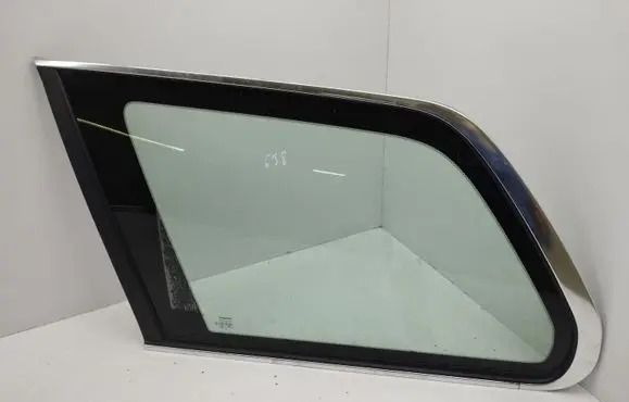 Volvo XC90 Rear side window 30674378