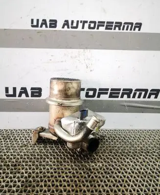 Volkswagen Tiguan EGR valve cooler 04L131512