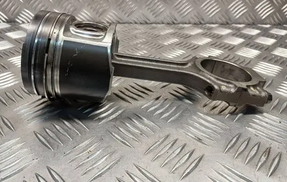 Alfa Romeo 147 Piston with connecting rod 