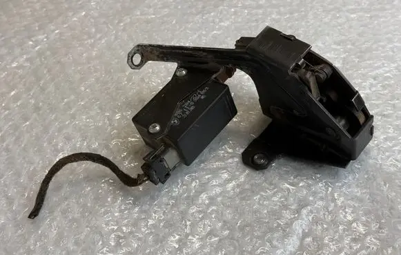 BMW 5 E39 Tailgate/trunk/boot lock/catch/latch 8238469 51248238469