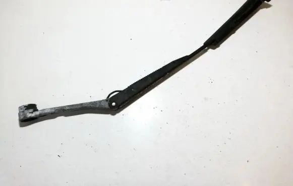 Front wiper blade arm