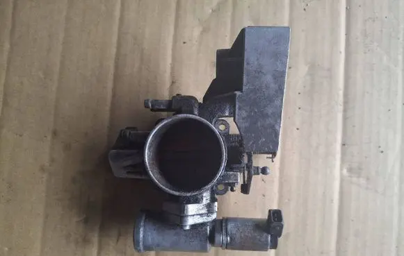 Opel Vectra B Throttle valve 90411546 AESP20713A
