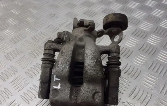 Opel Zafira A Rear brake caliper