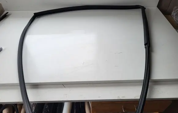 Toyota Yaris Rubber seal front door (on door) 