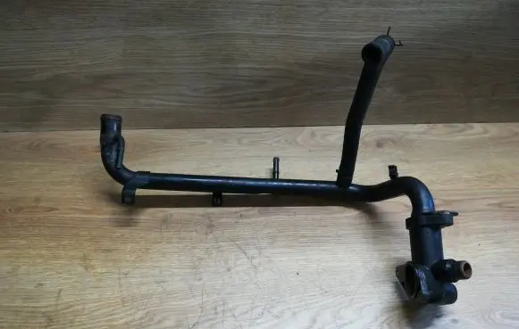 Volkswagen PASSAT B5.5 Engine coolant pipe/hose 06B121071L