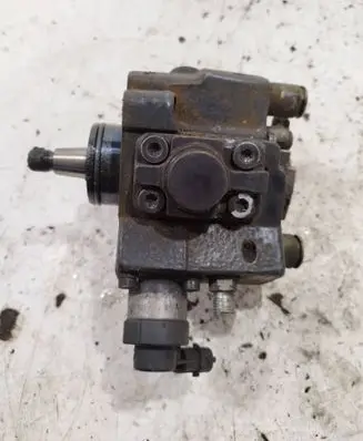 KIA Ceed Fuel injection high pressure pump 331002A400 0445010124 6014698