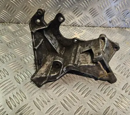 Audi A6 S6 C4 4A Power steering pump mounting bracket 