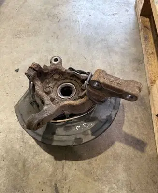 Nissan Leaf I (ZE0) Front wheel hub