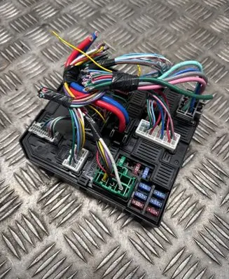 Nissan X-Trail T32 Fuse module 284B74CE0A 6757209179 58C011F01