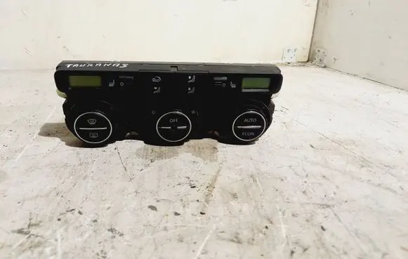 Volkswagen Touran I Climate control unit