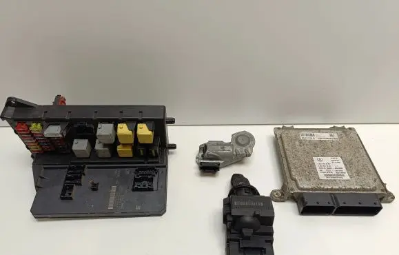 Mercedes-Benz Sprinter W906 Engine ECU kit and lock set 6519012200 6519002600 28213920