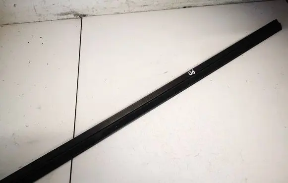 Skoda Octavia Mk1 (1U) Front door glass trim molding 1u4837472a