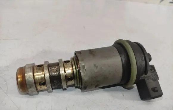 BMW X5 E53 Camshaft vanos timing valve 13150137
