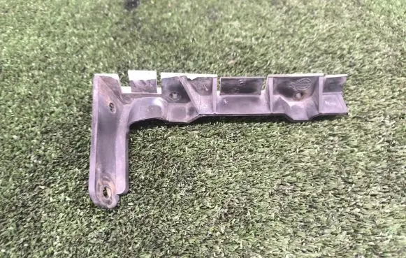 Audi A8 S8 D3 4E Front bumper mounting bracket 4E0807284A