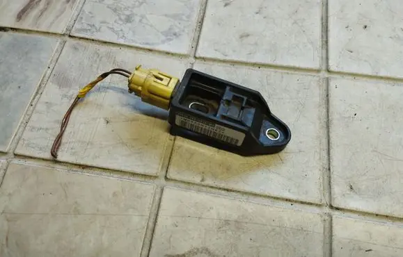 Honda FR-V Airbag deployment crash/impact sensor 77930SFEJ110M2
