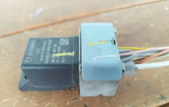 Opel Grandland X Glow plug pre-heat relay 9803299780