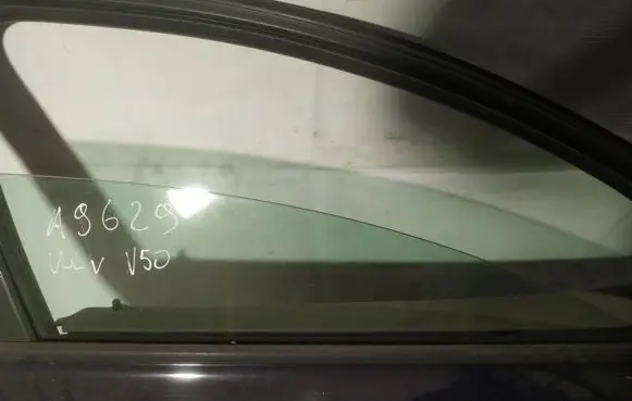Volvo V50 Front door window glass four-door as2
