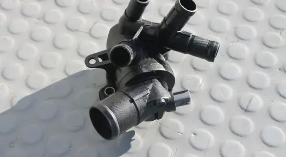 Thermostat/thermostat housing