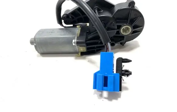 Mercedes-Benz CLS C219 Seat adjustment motor 0390203296 825843724