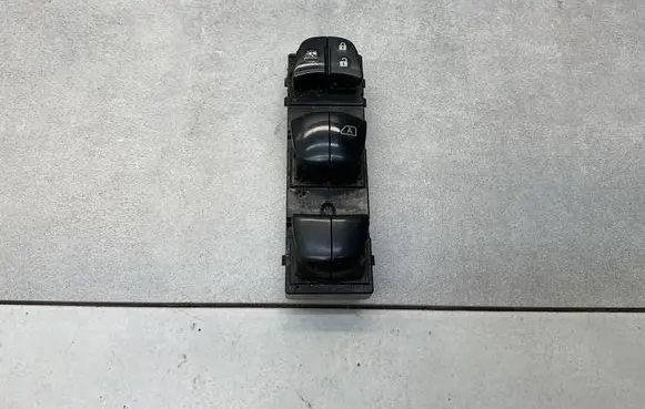 Nissan X-Trail T32 Electric window control switch 
