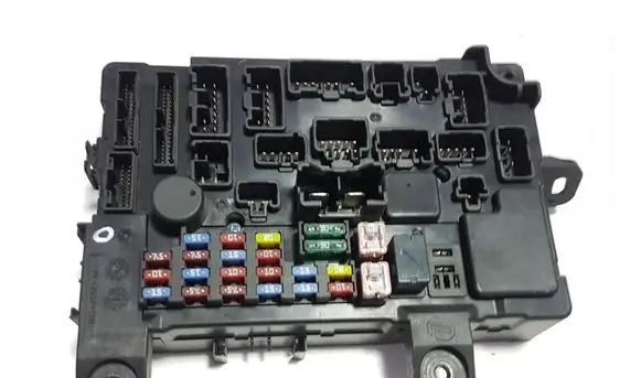 Mitsubishi Outlander Fuse module 8637A885 58E812F01 8463010900