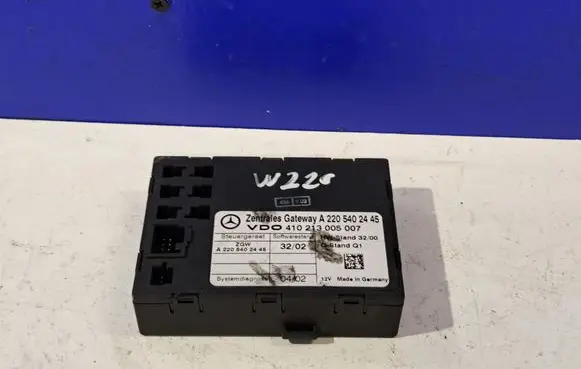 Mercedes-Benz S W220 Gateway control module A2205402445