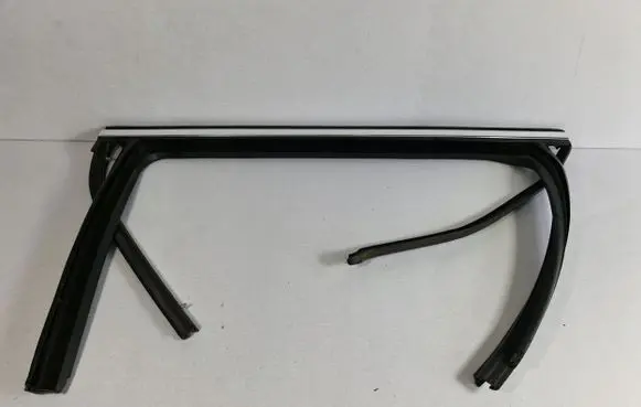 Volkswagen PASSAT B6 Rubber seal loading door 