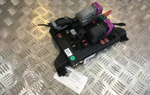 Opel Insignia A Fuse module 13277322