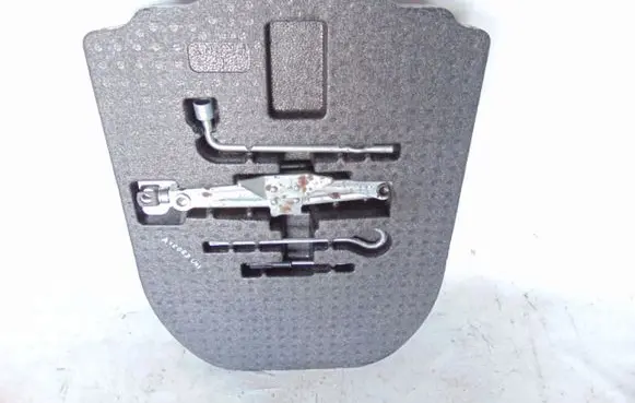 Honda Accord Spare wheel mounting bracket 