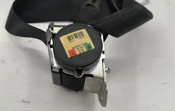 BMW 1 E81 E87 Seat belt trim 607051100B