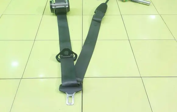 Opel Corsa E Front seatbelt NAPINACZEM BEZPIECZENSTWA
