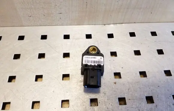 Mitsubishi Outlander Airbag deployment crash/impact sensor 8651A001