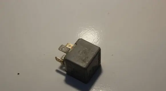 Volkswagen PASSAT B5 Other relay 443951253K 899512000