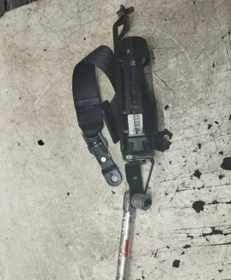 Volvo V70 Front seatbelt 6075637R0A NAL0511140579