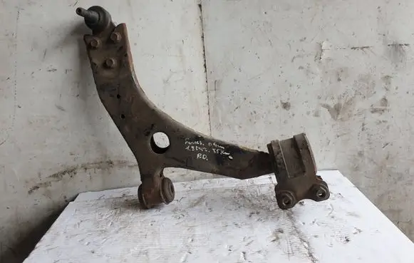 Ford Focus Front lower control arm/wishbone