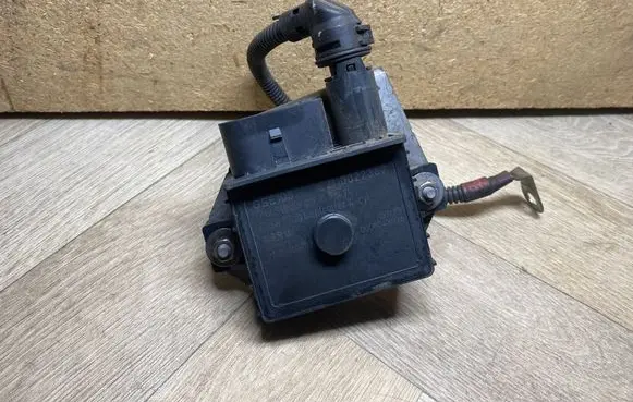 BMW 1 E81 E87 Glow plug pre-heat relay 0522120703 E2110022367