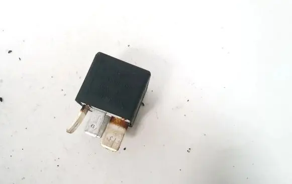 Volkswagen PASSAT B5 Other relay 899511000