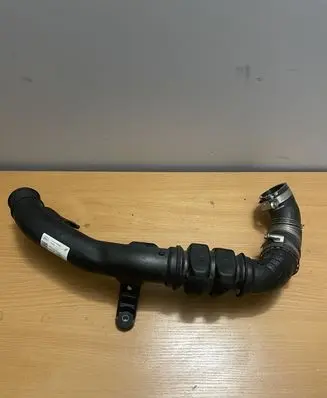 Ford Kuga II Intercooler hose/pipe DS736C646FJ FV416C646FJ