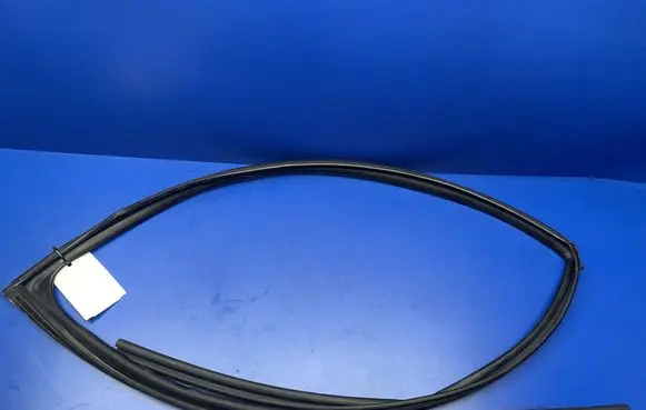 Toyota C-HR I Rubber seal front door window/glass 68141F4010