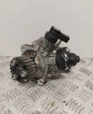 Volkswagen PASSAT B7 Fuel injection high pressure pump 0445010526 03L130755L 09150413