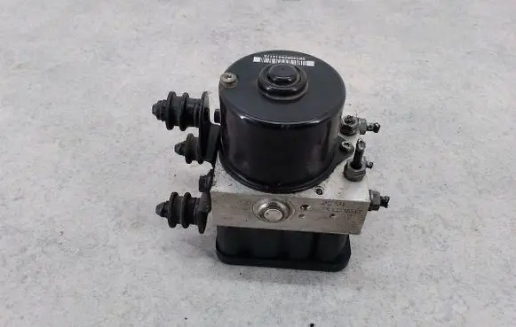 Volkswagen Golf V ABS Pump